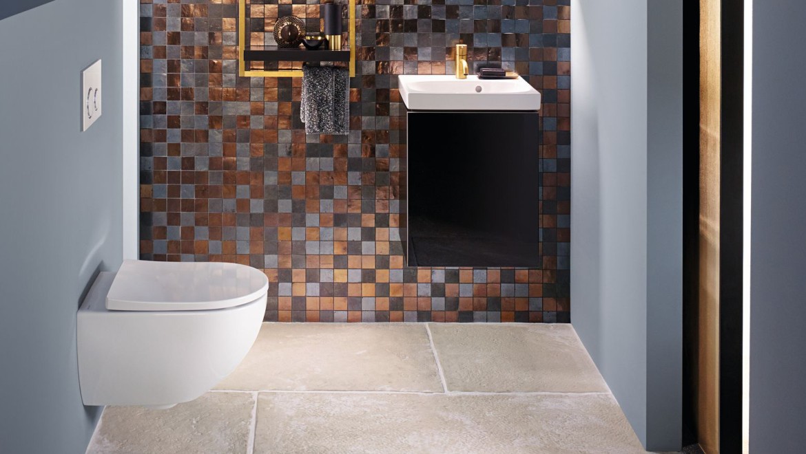 Modern bathroom in a tight space with Acanto WC and Acanto washbasin