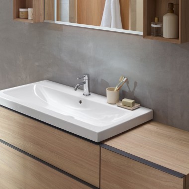 Bathroom with Geberit iCon bathroom ceramics and furniture