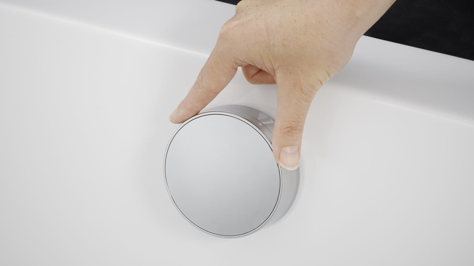 配备旋转按钮的浴缸出水口 配备旋转按钮的浴缸出水口