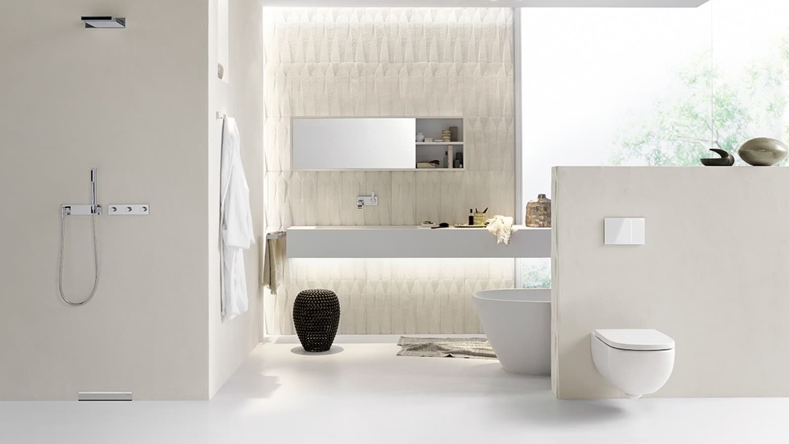 装有吉博力墙排水地漏,无边设计的淋浴区 装有吉博力墙排水地漏,无边设计的淋浴区