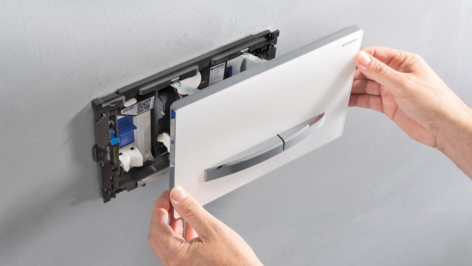 带洁厕棒嵌装模块的吉博力冲水面板。 带洁厕棒嵌装模块的吉博力冲水面板。