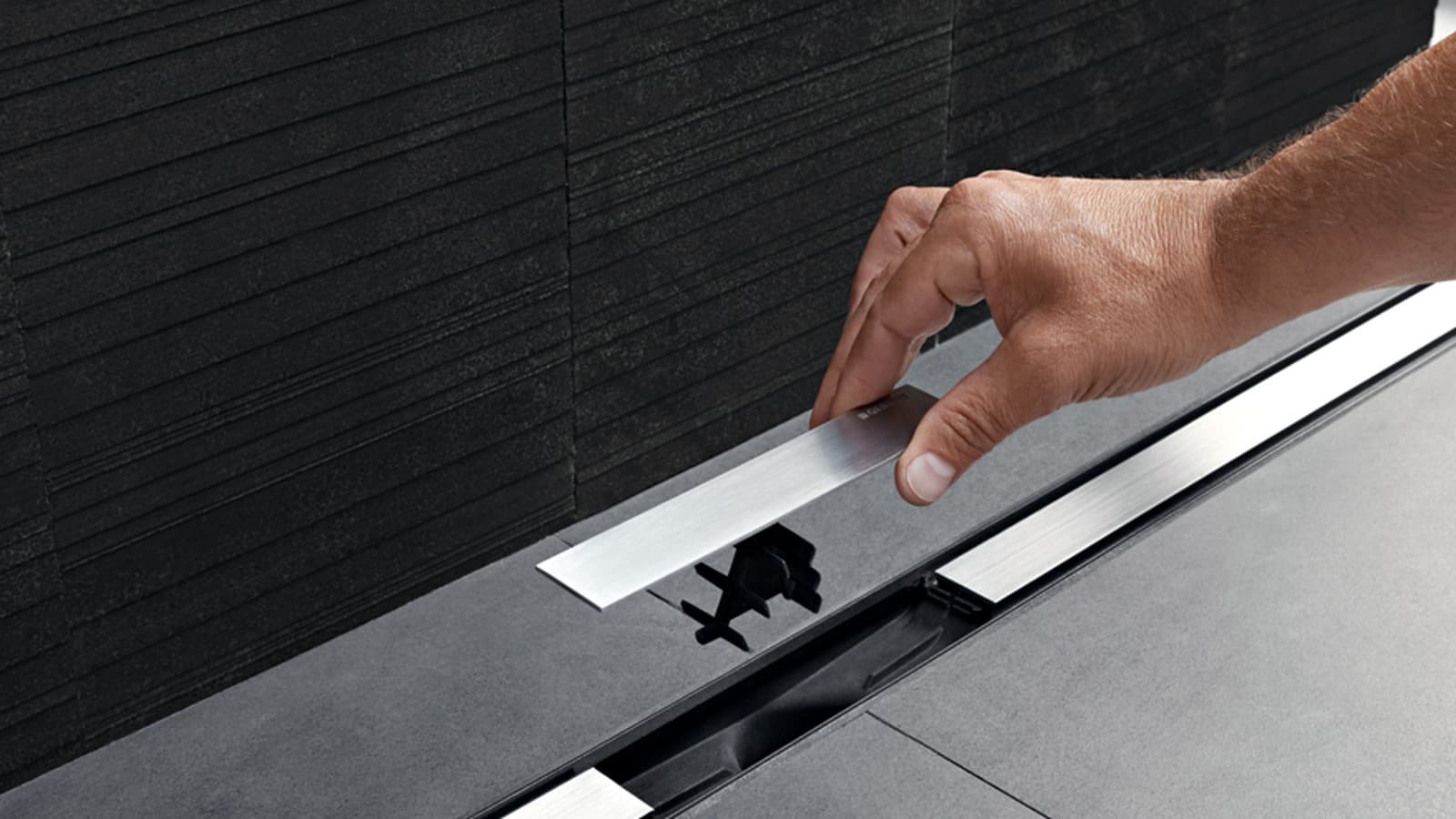 吉博力CleanLine系列淋浴地漏 – 可冲洗发梳式毛发阻挡器 吉博力CleanLine系列淋浴地漏 – 可冲洗发梳式毛发阻挡器