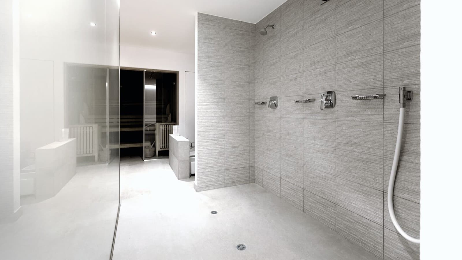 配备吉博力乙烯基 (PVC) 淋浴盆地漏的半公共卫生间 配备吉博力乙烯基 (PVC) 淋浴盆地漏的半公共卫生间