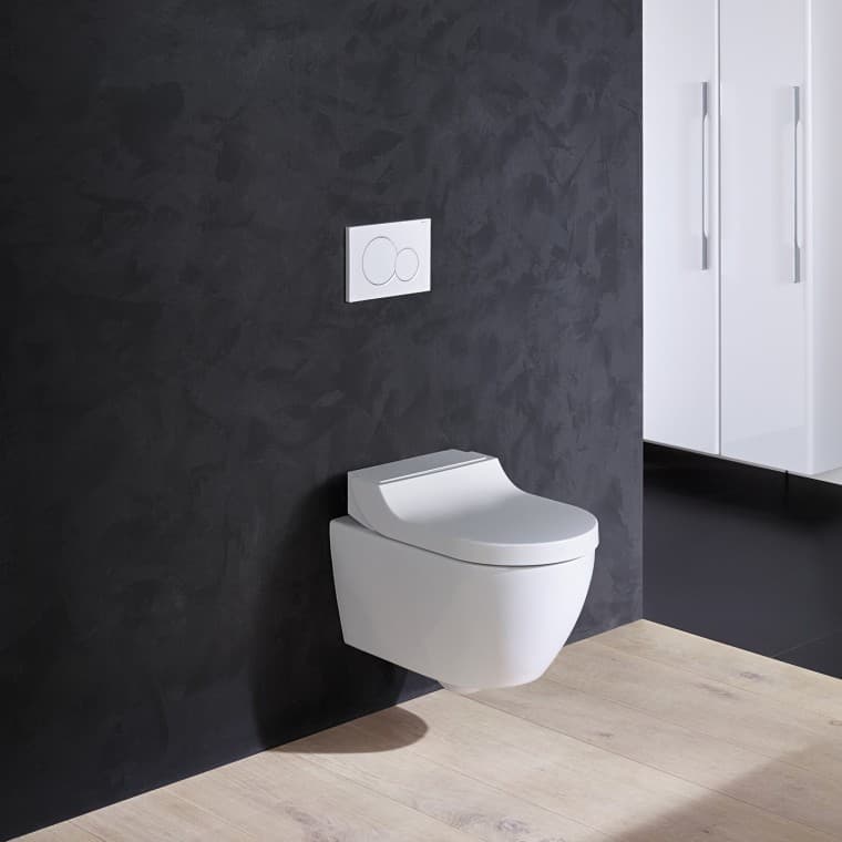 带白色盖罩的 Geberit AquaClean Tuma 冲洗式座便器 带白色盖罩的 Geberit AquaClean Tuma 冲洗式座便器