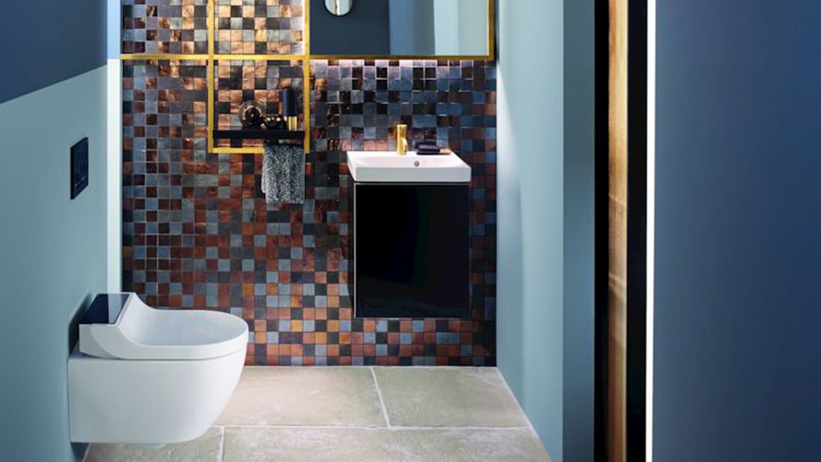 金色和铜色为这间客卫带来一丝暖意 金色和铜色为这间客卫带来一丝暖意