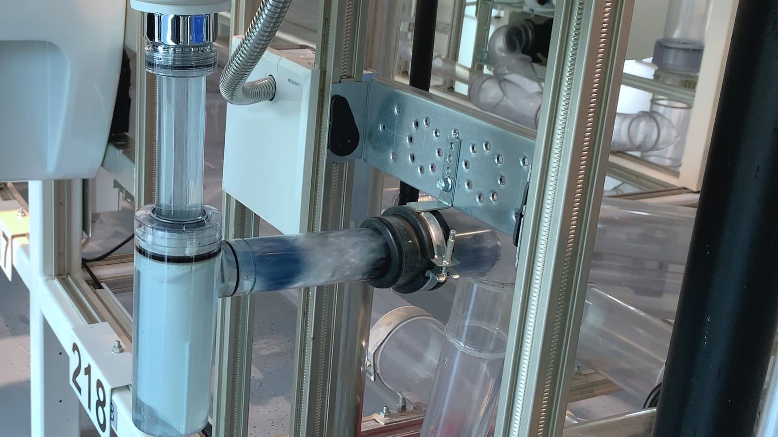 阻塞物松动,然后被冲走 阻塞物松动,然后被冲走