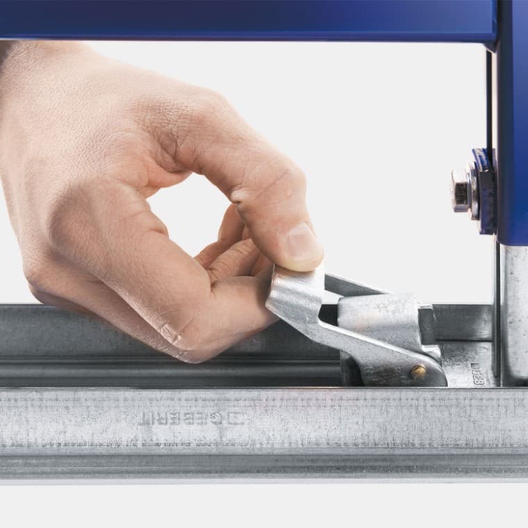 使用单元连接器固定的吉博力Duofix预制墙体安装 使用单元连接器固定的吉博力Duofix预制墙体安装