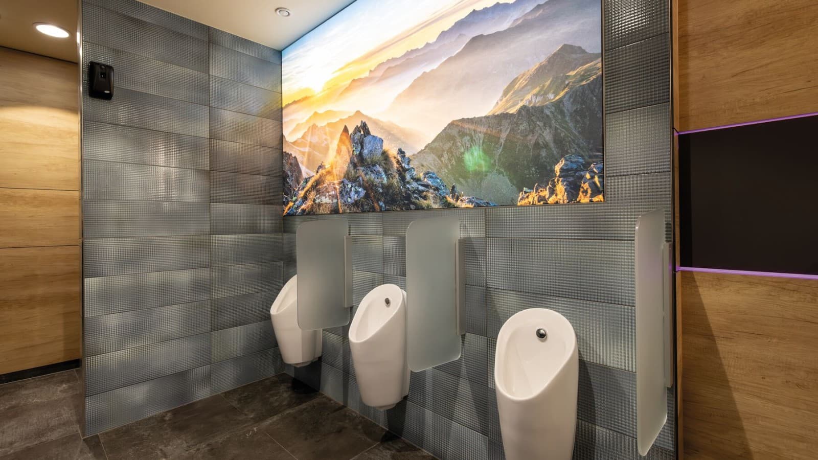 Geberit Preda urinal at the FMZ shopping centre Geberit Preda urinal at the FMZ shopping centre