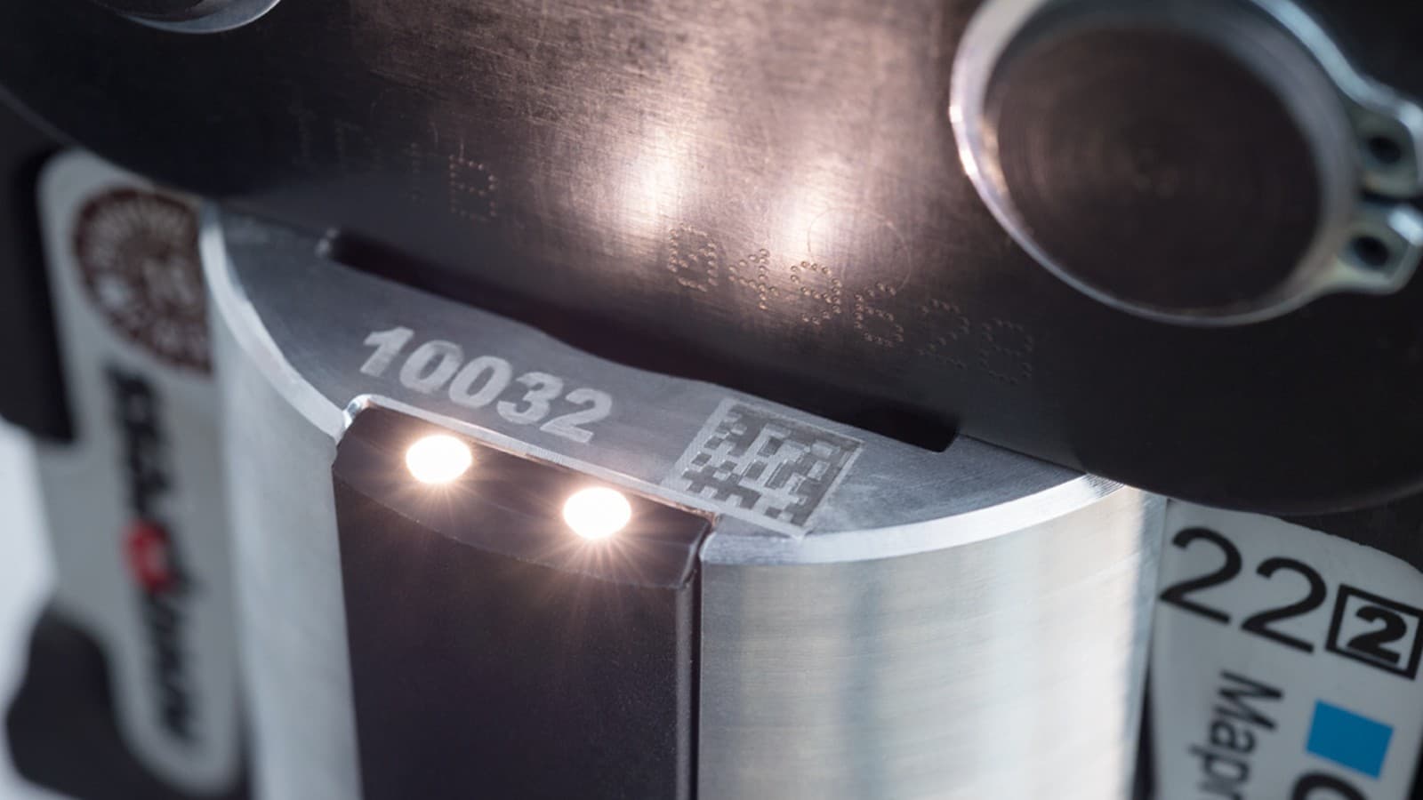 配备卡压点照明的吉博力卡压工具,面对黑暗角落亦能一目了然 配备卡压点照明的吉博力卡压工具,面对黑暗角落亦能一目了然